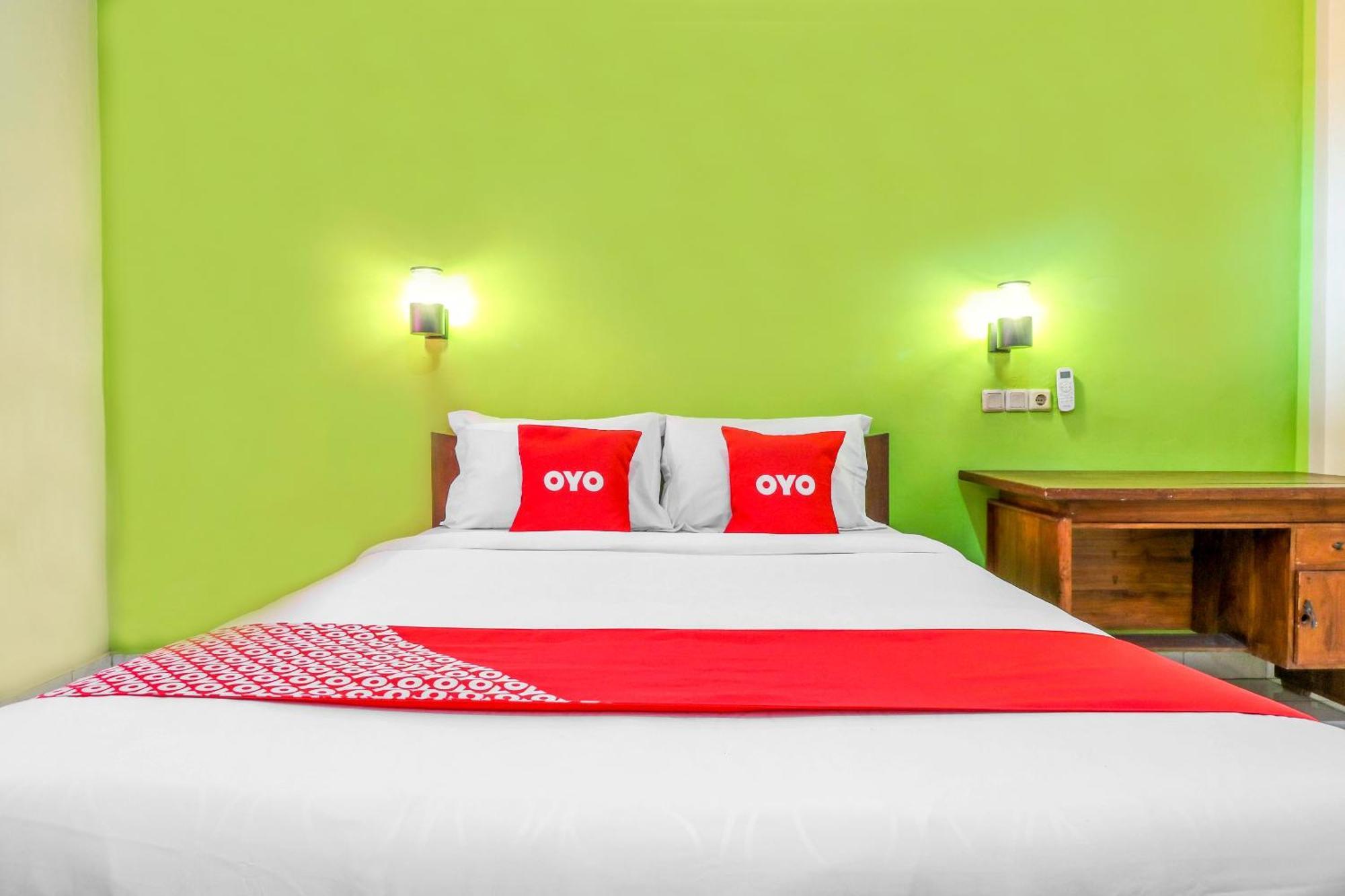 Oyo 2184 Nan Berlian Inn Легіан Екстер'єр фото